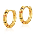 Orecchini a cerchio intrecciati dorati con zirconi colorati su sfondo bianco - Oro 18K / Oro (KE0782)