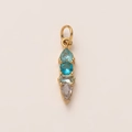 Pendentif en or vertical avec quatre pierres de zircone bleues et claires superposées - Mars
