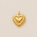 Detailed view of 18K gold plated hammered heart pendant with elegant wavy edges - Heart / Gold