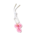 Handgefertigter Schlüsselanhänger mit weißem Karabiner und rosa Acryl-Schleifen-Anhänger - Schleife