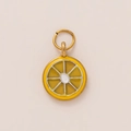 Détail du pendentif tranche de citron en émail jaune avec anneau de suspension doré - Pendentif Citron Jaune Seul