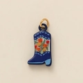 Detail of a western cowboy boot pendant with floral pattern and golden metal ring - Blue Snow Boots