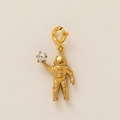 Gouden astronaut hanger met sterkristal en veerringsluiting op een neutrale achtergrond - Astronaut ster hanger