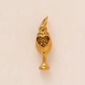 Detail eines Vintage 18k Goldkelch-Anhängers mit herzförmigen orangen Zirkonia - Herz Weinglas Anhänger / Gold
