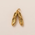 Dettaglio dei ciondoli a scarpetta di danza in oro 18K lucido per creazione gioielli - Pendente Scarpe da Ballo