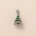 Détail d'un pendentif sapin de Noël en émail vert avec placage en or 18 carats sur argent - Noël arbre / Acier