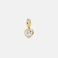 Détail du pendentif en forme de cœur doré avec une pierre précieuse taillée en cœur - Pendentif Cœur en Zircone
