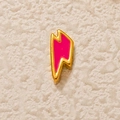 Détail du pendentif éclair en métal doré avec un remplissage en émail rose vif - Pendentif éclair en émail rose uniquement (Sans chaîne)
