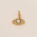 Dettaglio macro del ciondolo a forma di occhio placcato oro 18K con zircone bianco tondo - Ciondolo Occhio