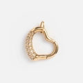 Dettaglio del ciondolo a cuore in oro 18K con micro-cristalli e finitura lucida - Anello Aperto a Cuore di Cristallo
