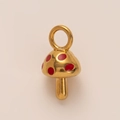 Détail d'un pendentif champignon plaqué or 18K avec émail rouge et éclat métallique - Champignon