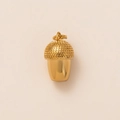 Vue détaillée d'un pendentif gland plaqué or 18K avec une calotte texturée en nid d'abeille - Gland Doré