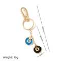 Dettaglio ciondolo borsa occhio greco placcato oro 18K con smalto blu e dimensioni - Stile ciondolo malocchio
