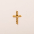 Gros plan détaillé d'un pendentif croix vintage doré avec texture torsadée et finition or 18 carats - Pendentif croix