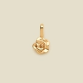 Pendentif rose en acier inoxydable plaqué or 18 carats avec bélière sur fond beige - Pendentif Fleur de Juin