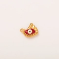 Primer plano detallado de colgante de ojo turco bañado en oro 18K con esmalte - Colgante Mal de Ojo Rojo