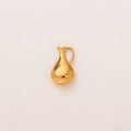 Detalle de un colgante en forma de jarrón chapado en oro 18K con acabado de espejo - Colgante de Tetera