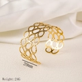 Macro shot of 18K gold plated wide cuff bracelet featuring interlocking hollow circles - Interlocking Geometric Rings Style (Y18) / Gold