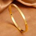 Macro detail of 4mm 18K gold plated stainless steel oval bangle with hinge clasp - Gold