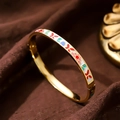 Brazalete de acero bañado en oro 18K con detalles florales y mariposas de esmalte de color - Esmalte de 6mm / Mariposa Floral (A707)