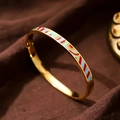 Brazalete de acero inoxidable chapado en oro de 18k con esmalte de patrones geométricos - Esmalte de 6mm / Rayas Retro (A701)