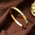 Modisches 18K vergoldetes Edelstahlarmband mit blauem und gelbem Emaille-Kunstmuster - 6mm Emaille / Spiralabstraktion (A705)