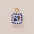 Pendentif boîte de poisson en céramique carrée avec motifs floraux et anneau doré 18K - No. 9 Tachetée Bleue Carrée