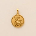 Gouden ronde hanger met Grieks reliëf en een matte 18 karaat vergulde afwerking - Diana Jachtgodin Hanger