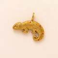 Gouden kameleon hanger met kleurrijke stippen en 18K vacuüm vergulde afwerking - Gecko Kameleon Vorm (6 Gecko)