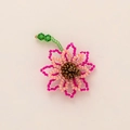 Pendentif fleur en perles fait main avec pétales roses pour création de bijoux DIY - Fleur
