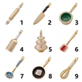 Primer plano de dijes de utensilios de cocina en oro de 18K con esmalte y perlas finas - Colgante Rodillo de Cocina Solo (Sin Cadena)