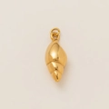 Vista dettagliata di un ciondolo a conchiglia placcato oro 18K con finitura a specchio - Ciondolo Conchiglia Piccolo (Solo ciondolo (senza catena))