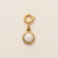 Ciondolo animale placcato oro 18 carati con inserto di gemma bianca tonda e lucida - Ciondolo Howlite / Chiusura a molla / Bianco