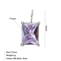 Vista macro del pendente rettangolare con gemma viola 7x5mm e montatura a griffe in argento - Febbraio Violetto - Argento