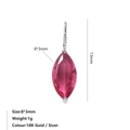 Gros plan sur un pendentif en pierre rose taille marquise avec une monture en métal argenté - Juillet Rose - Acier