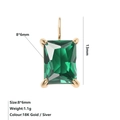Dettaglio macro del ciondolo smeraldo 8x6mm con finiture in oro 18 carati e argento - Maggio Verde - Oro