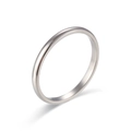 Minimalistischer silberfarbener gewölbter Ring mit einer polierten Hochglanzoberfläche - 2mm / US 5 / Silber