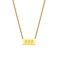 Primer plano del collar de acero dorado con un colgante gótico de número de ángel 888 - Collar Con El Número De Ángel 888