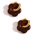 Vintage 18K gold plated hoop earrings with brown resin flower charms in a retro style - Gold-Coffee