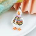 DIY Enten-Anhänger aus Harz mit Retro-Karoweste und lila Schleife für Schmuck - Vintage Karoweste-Stil