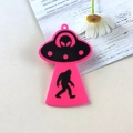Bigfoot UFO Anhänger aus pinkem Acryl für DIY Schmuckherstellung und Schlüsselanhänger - Fuchsia