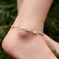 Tobillera bohemia bañada en oro con perlas blancas y cuentas verdes en cadena fina - Estilo Perla Cuenta Verde Azulado (KA0245) / Chapado en oro 18K