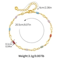 Bracelet de cheville doré avec perles colorées et maillons géométriques sur blanc - Or 18 carats / Style Losange Évidé et Perle Cylindrique Colorée (KA0237)