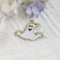 Pendentif fantôme d'Halloween en émail blanc avec des bordures dorées - Fantôme Riant Mignon(6)