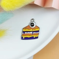 Pendentif gâteau sandwich œil d'Halloween amusant en émail violet et orange vif - Gâteau Monstre Gros Œil Bord Argenté Violet