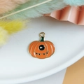 Oranje emaille pompoen bedeltje voor Halloween DIY armbanden en oorbellen - Eenogige Pompoen (19)