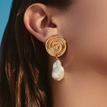 Elegant 18K gold plated spiral earrings with baroque pearls worn by a model - 18K Gold / Gold Spiral Texture Baroque Style (KE1518)