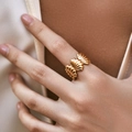 Exaggerated gold shell bow ring in irregular wide design for vintage statement jewelry - Three Shells Style (KR0164)