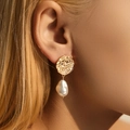 Classic 18K gold plated baroque pearl drop earrings with hammered metal and zircon accents - 18K Gold / Gold Hammered Rhinestone Baroque Style (KE1359)