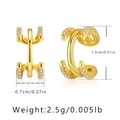 Détail de boucles d'oreilles dorées de 1,3 cm sur 0,7 cm avec incrustation de zircons brillants - Style Incrusté de Strass à Trois Rangées (KEAM0173)